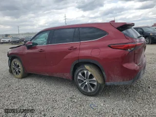 2021 Toyota Highlander XLE with VIN 5TDHZRAHXMS050456, listed as a Copart auction lot 49371975 with 54,925 mi miles and Salvage Title. Bid and sale history available at carsss.com. Image 2.