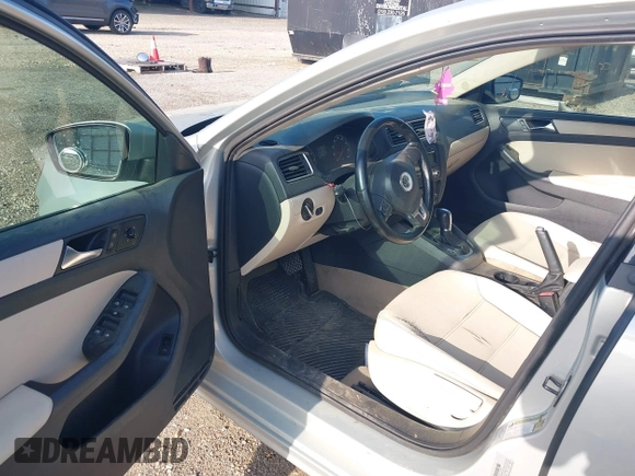 2011 Volkswagen Jetta Sedan SE w/Convenience & Sunroof with VIN 3VWDX7AJ5BM322367, listed as a IAAI auction lot 41845769 with 147,262 mi miles. Bid and sale history available at carsss.com. Image 13.