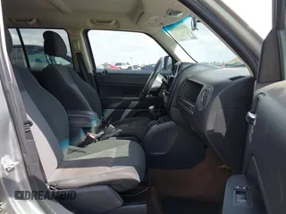 2015 Jeep Patriot Sport with VIN 1C4NJRBB1FD269387, listed as a IAAI auction lot 42111334 with 175,512 mi miles and . Bid and sale history available at carsss.com. Image 5.