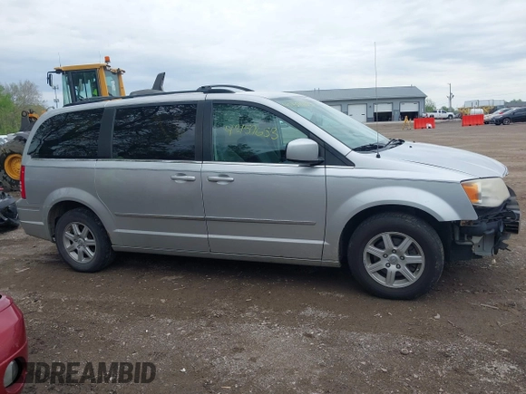 2010 Chrysler Town & Country Touring z VIN 2A4RR5D16AR305744, wystawiony jako IAAI lot #42159653 z przebiegiem 189 993 mil mil oraz . Historia ofert i sprzedaży dostępna na DreamBid. Obrazek 14.