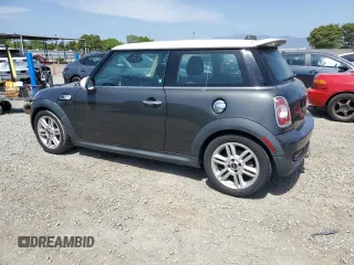2011 MINI Hardtop S z VIN WMWSV3C50BTY11900, wystawiony jako Copart lot #58225085 z przebiegiem 145 168 mil mil oraz Tytuł czysty. Historia ofert i sprzedaży dostępna na DreamBid. Obrazek 2.