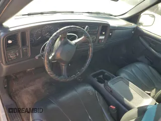 2002 Chevrolet Silverado 2500 z VIN 1GBHC24U12Z229423, wystawiony jako Copart lot #46696895 z przebiegiem Nie podano mil oraz Czysty tytuł • Clean title. Historia ofert i sprzedaży dostępna na DreamBid. Obrazek 8.