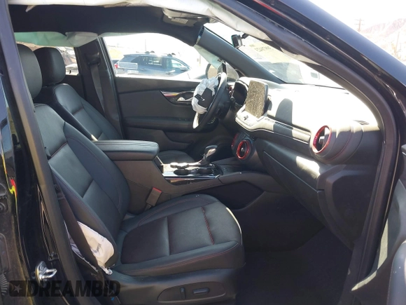 2024 Chevrolet Blazer RS z VIN 3GNKBERS0RS155598, wystawiony jako IAAI lot #39970423 z przebiegiem 15 171 mil mil oraz . Historia ofert i sprzedaży dostępna na DreamBid. Obrazek 5.