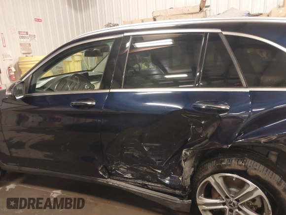 2019 Mercedes-Benz GLC 300 z VIN WDC0G4KB5KV123522, wystawiony jako IAAI lot #40485029 z przebiegiem 48 685 mil mil oraz . Historia ofert i sprzedaży dostępna na DreamBid. Obrazek 14.