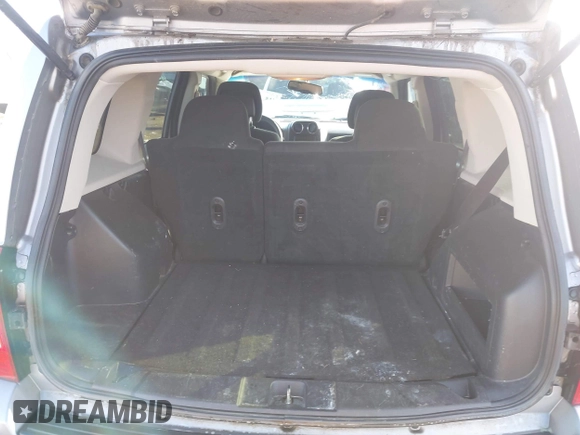 2016 Jeep Patriot Latitude z VIN 1C4NJPFB6GD789150, wystawiony jako IAAI lot #41580696 z przebiegiem 156 848 mil mil oraz . Historia ofert i sprzedaży dostępna na DreamBid. Obrazek 8.