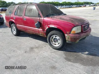 1998 GMC Jimmy SL with VIN 1GKCS13W8W2510773, listed as a IAAI auction lot 41675219 with 38,718 mi miles. Bid and sale history available at carsss.com. Image 1.