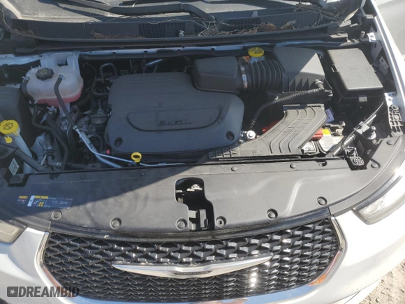 2024 Chrysler Pacifica Touring L with VIN 2C4RC1BG3RR114088, listed as a Copart auction lot 50728045 with 6,696 mi miles and Salvage Title. Bid and sale history available at carsss.com. Image 12.