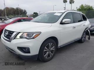 2018 Nissan Pathfinder SV z VIN 5N1DR2MMXJC663829, wystawiony jako IAAI lot #42083443 z przebiegiem 94 027 mil mil oraz . Historia ofert i sprzedaży dostępna na DreamBid. Obrazek 2.