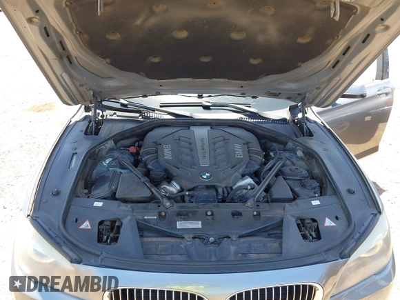 2012 BMW 7 Series 750Li xDrive с VIN WBAKC8C57CC435149, выставлен на аукционе IAAI как лот 42547400 с пробегом 125 127 миль миль и . История ставок и продаж доступна на DreamBid. Изображение 10.
