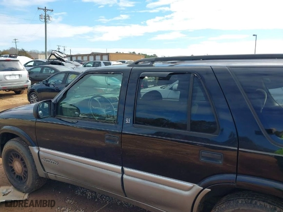 2000 GMC Jimmy SLE Convenience with VIN 1GKDT13W8Y2168245, listed as a IAAI auction lot 41348643 with 285,714 mi miles. Bid and sale history available at carsss.com. Image 14.