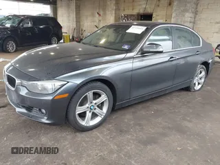 2015 BMW 3 Series 328i xDrive z VIN WBA3B3G58FNR85943, wystawiony jako IAAI lot #41721614 z przebiegiem 95 997 mil mil oraz . Historia ofert i sprzedaży dostępna na DreamBid. Obrazek 2.