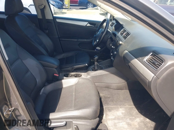 2013 Volkswagen Jetta Sedan SE w/Convenience/Sunroof with VIN 3VWBP7AJ3DM258887, listed as a IAAI auction lot 41611167 with 134,406 mi miles. Bid and sale history available at carsss.com. Image 5.