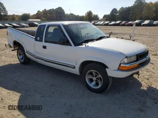 2001 Chevrolet S-10 LS with VIN 1GCCS195218201848, listed as a Copart auction lot 77393634 with 113,865 mi miles and Salvage Title. Bid and sale history available at DreamBid. Image 4.