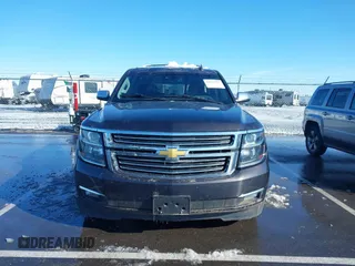 2017 Chevrolet Suburban Premier z VIN 1GNSKJKC0HR274605, wystawiony jako IAAI lot #41828392 z przebiegiem 144 747 mil mil oraz . Historia ofert i sprzedaży dostępna na DreamBid. Obrazek 12.