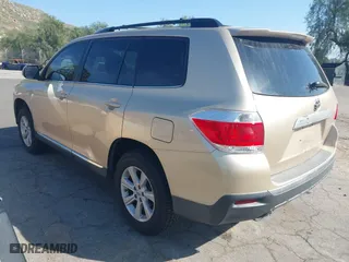 2011 Toyota Highlander with VIN 5TDZK3EH5BS042262, listed as a IAAI auction lot 41868350 with 239,202 mi miles. Bid and sale history available at carsss.com. Image 3.