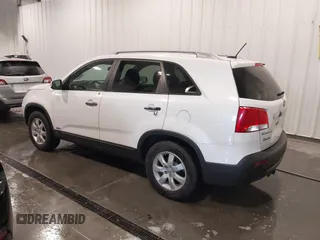 2013 Kia Sorento LX with VIN 5XYKTDA22DG310142, listed as a IAAI auction lot 41677417 with 234,661 mi miles. Bid and sale history available at carsss.com. Image 3.