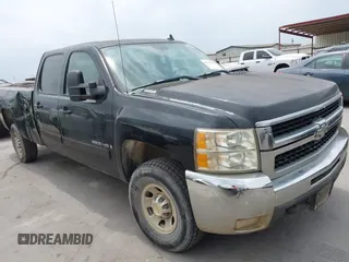 2008 Chevrolet Silverado 3500HD SRW 1LT z VIN 1GCHK33608F201663, wystawiony jako IAAI lot #42179114 z przebiegiem 381 560 mil mil oraz . Historia ofert i sprzedaży dostępna na DreamBid. Obrazek 1.