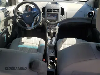2016 Chevrolet Sonic LT z VIN 1G1JC5SH6G4126869, wystawiony jako Copart lot #49103155 z przebiegiem 199 131 mil mil oraz Szkoda całkowita • Salvage title. Historia ofert i sprzedaży dostępna na DreamBid. Obrazek 8.