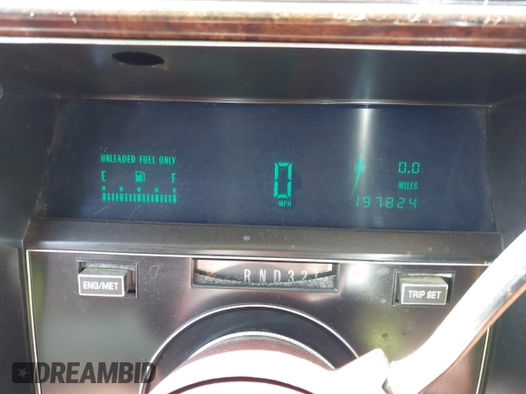 1991 Cadillac Brougham z VIN 1G6DW54E4MR716777, wystawiony jako IAAI lot #42383965 z przebiegiem 197 824 mil mil oraz . Historia ofert i sprzedaży dostępna na DreamBid. Obrazek 7.