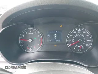 2018 Kia Optima S z VIN 5XXGT4L36JG233495, wystawiony jako IAAI lot #42284838 z przebiegiem 67 323 mil mil oraz . Historia ofert i sprzedaży dostępna na DreamBid. Obrazek 7.