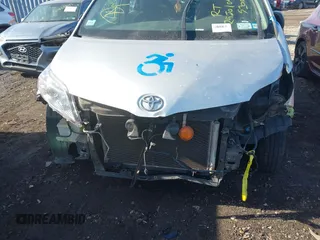 2014 Toyota Sienna L with VIN 5TDZK3DC8ES476153, listed as a IAAI auction lot 41462668 with 999,999 mi miles. Bid and sale history available at carsss.com. Image 6.