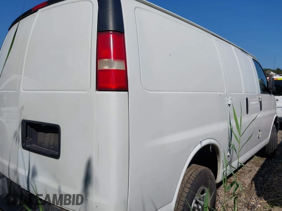 2010 Chevrolet Express Cargo z VIN 1GCZGFBA2A1134516, wystawiony jako IAAI lot #42384678 z przebiegiem 165 951 mil mil oraz . Historia ofert i sprzedaży dostępna na DreamBid. Obrazek 4.