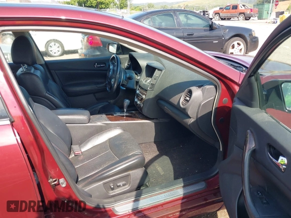 2010 Nissan Maxima SV with VIN 1N4AA5AP5AC869905, listed as a IAAI auction lot 42575918 with 111,181 mi miles and . Bid and sale history available at DreamBid. Image 5.
