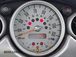 2006 MINI Hardtop with VIN WMWRC33566TK64108, listed as a IAAI auction lot 42353050 with 95,223 mi miles and . Bid and sale history available at DreamBid. Image 7.