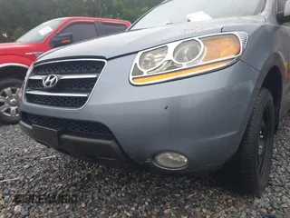 2009 Hyundai Santa Fe SE z VIN 5NMSH13E19H239066, wystawiony jako IAAI lot #42218941 z przebiegiem 127 640 mil mil oraz . Historia ofert i sprzedaży dostępna na DreamBid. Obrazek 6.
