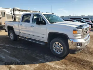 2015 GMC Sierra 2500HD SLT z VIN 1GT12ZEG3FF110359, wystawiony jako Copart lot #78835404 z przebiegiem 43 017 mil mil oraz Szkoda całkowita • Salvage title. Historia ofert i sprzedaży dostępna na DreamBid. Obrazek 4.
