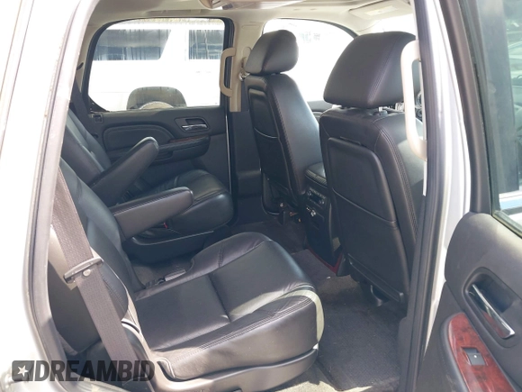 2010 Cadillac Escalade Luxury z VIN 1GYUKBEF1AR269054, wystawiony jako IAAI lot #39255908 z przebiegiem 96 965 mil mil oraz . Historia ofert i sprzedaży dostępna na DreamBid. Obrazek 8.