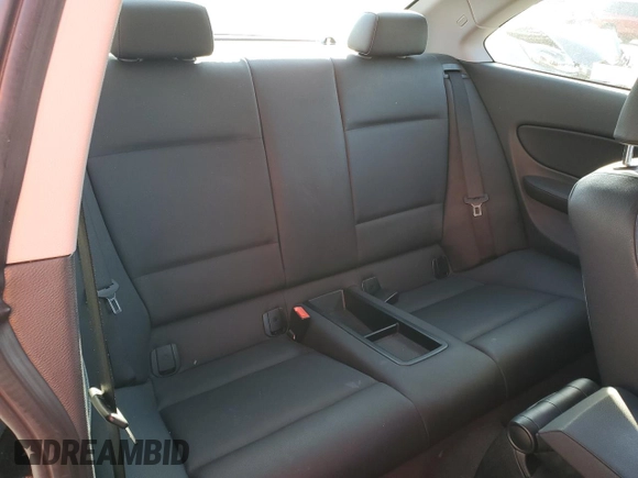 2013 BMW 1 Series 128i z VIN WBAUP9C5XDVS95834, wystawiony jako Copart lot #83249614 z przebiegiem Nie podano mil oraz Szkoda całkowita • Salvage title. Historia ofert i sprzedaży dostępna na DreamBid. Obrazek 11.