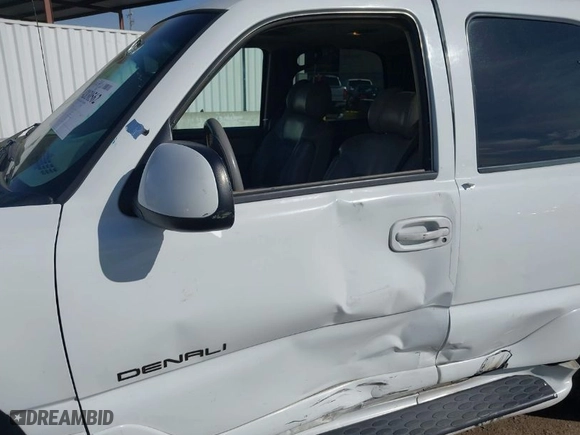 2002 GMC Yukon Denali with VIN 1GKEK63U32J186913, listed as a IAAI auction lot 42030562 with 220,156 mi miles. Bid and sale history available at carsss.com. Image 16.
