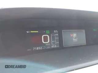 2020 Toyota Prius L Eco z VIN JTDKARFU1L3117772, wystawiony jako IAAI lot #40077005 z przebiegiem 71 892 mil mil oraz . Historia ofert i sprzedaży dostępna na DreamBid. Obrazek 7.