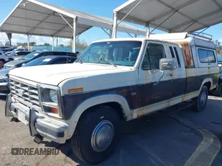 1985 Ford F-250 with VIN 1FTHX2517FKB47375, listed as a IAAI auction lot 41735885 with 89,018 mi miles. Bid and sale history available at carsss.com. Image 2.