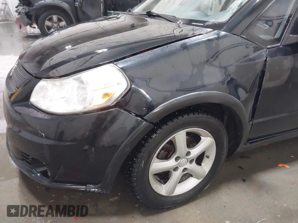 2009 Suzuki SX4 Man AWD with VIN JS2YB413596200885, listed as a IAAI auction lot 41189776 with 111,891 mi miles. Bid and sale history available at carsss.com. Image 6.
