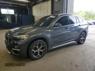 2017 BMW X1 xDrive28i z VIN WBXHT3C30H5F78217, wystawiony jako Copart lot #53524155 z przebiegiem 143 795 mil mil oraz Czysty tytuł • Clean title. Historia ofert i sprzedaży dostępna na DreamBid. Obrazek 1.