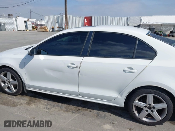 2012 Volkswagen Jetta SE z VIN 3VWDP7AJ4CM379192, wystawiony jako IAAI lot #42024746 z przebiegiem 125 450 mil mil oraz . Historia ofert i sprzedaży dostępna na DreamBid. Obrazek 14.