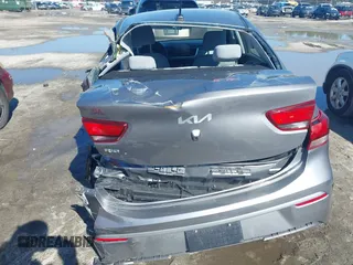 2023 Kia Rio LX z VIN 3KPA24AD5PE603017, wystawiony jako IAAI lot #41590704 z przebiegiem 44 553 mil mil oraz . Historia ofert i sprzedaży dostępna na DreamBid. Obrazek 16.