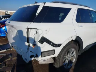 2023 Ford Explorer Limited with VIN 1FMSK7FH8PGA07722, listed as a IAAI auction lot 41247676 with 30,907 mi miles. Bid and sale history available at carsss.com. Image 6.