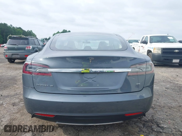 2013 Tesla Model S с VIN 5YJSA1CN4DFP26552, выставлен на аукционе IAAI как лот 42370183 с пробегом Не указан миль и . История ставок и продаж доступна на DreamBid. Изображение 15.