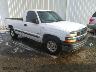 2000 Chevrolet Silverado 1500 with VIN 1GCEC14W2YE176211, listed as a IAAI auction lot 41393061 with 303,167 mi miles. Bid and sale history available at carsss.com. Image 1.