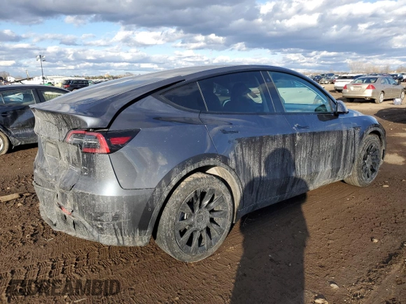 2022 Tesla Model Y Long Range with VIN 7SAYGDEE7NF386082, listed as a Copart auction lot 47191625 with 73,634 mi miles and Salvage Title. Bid and sale history available at carsss.com. Image 3.