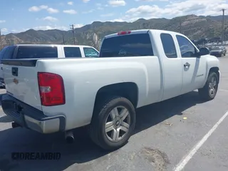 2007 Chevrolet Silverado 1500 LT w/2LT with VIN 2GCEC190471726075, listed as a IAAI auction lot 41922472 with 184,963 mi miles. Bid and sale history available at carsss.com. Image 4.
