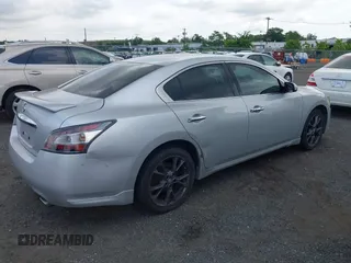 2012 Nissan Maxima SV z VIN 1N4AA5AP9CC841981, wystawiony jako IAAI lot #42673024 z przebiegiem 126 375 mil mil oraz . Historia ofert i sprzedaży dostępna na DreamBid. Obrazek 4.