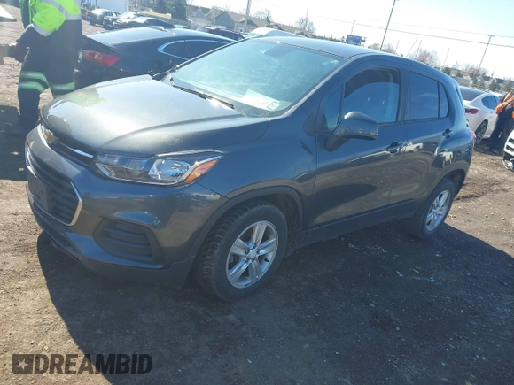 2020 Chevrolet Trax LS z VIN 3GNCJNSB8LL206428, wystawiony jako IAAI lot #41895293 z przebiegiem 61 967 mil mil oraz . Historia ofert i sprzedaży dostępna na DreamBid. Obrazek 2.