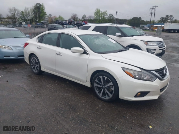 2016 Nissan Altima 3.5 SL with VIN 1N4BL3AP4GC163410, listed as a IAAI auction lot 41945963 with 111,715 mi miles. Bid and sale history available at carsss.com. Image 1.