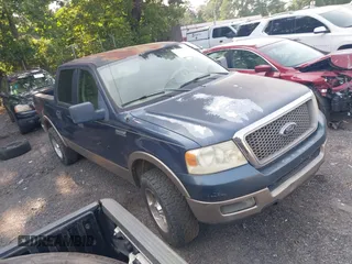 2005 Ford F-150 XLT z VIN 1FTPW12535KD96464, wystawiony jako IAAI lot #42342026 z przebiegiem 142 491 mil mil oraz . Historia ofert i sprzedaży dostępna na DreamBid. Obrazek 1.