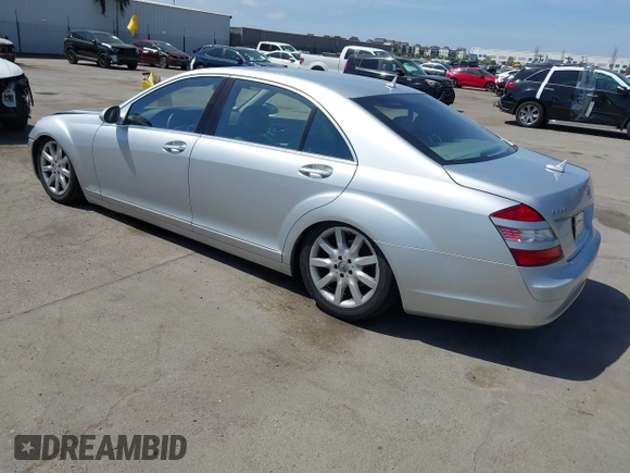 2007 Mercedes-Benz S 550 z VIN WDDNG71X77A018785, wystawiony jako IAAI lot #42114156 z przebiegiem 177 269 mil mil oraz . Historia ofert i sprzedaży dostępna na DreamBid. Obrazek 3.