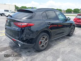 2018 Alfa Romeo Stelvio Sport z VIN ZASFAKPN8J7B58624, wystawiony jako IAAI lot #42380149 z przebiegiem 99 898 mil mil oraz . Historia ofert i sprzedaży dostępna na DreamBid. Obrazek 4.